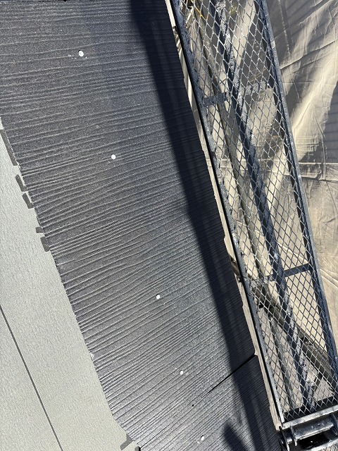 新しい屋根材の施工