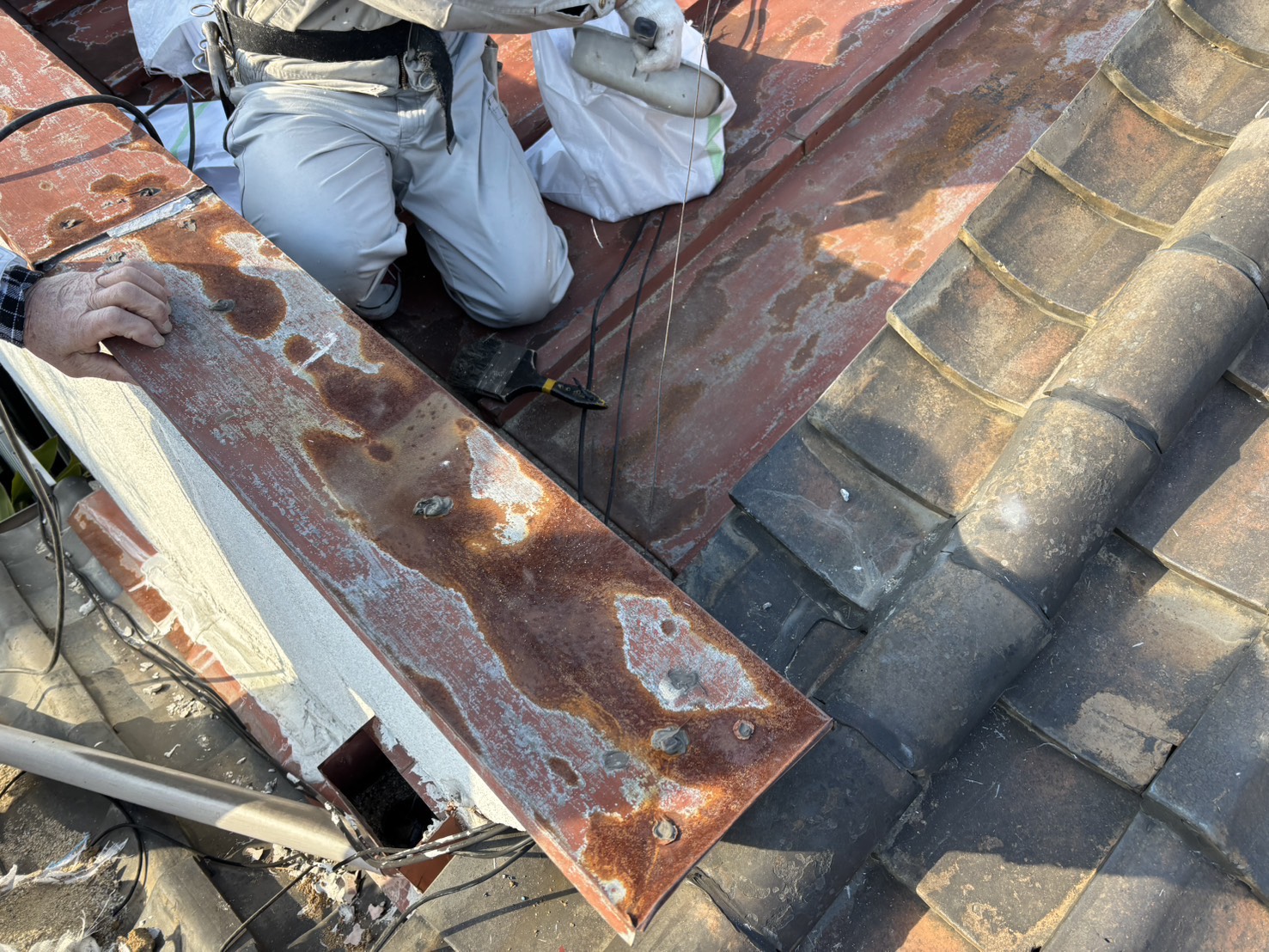 金属部分の錆と腐食の確認