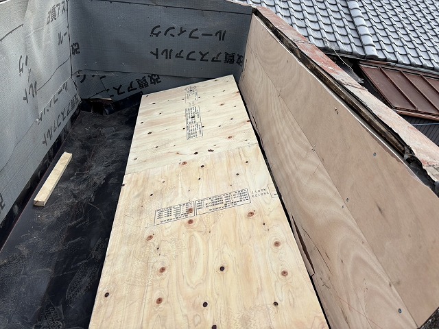 谷部分の合板敷設
