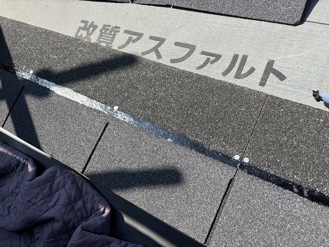 最終仕上げの屋根材設置