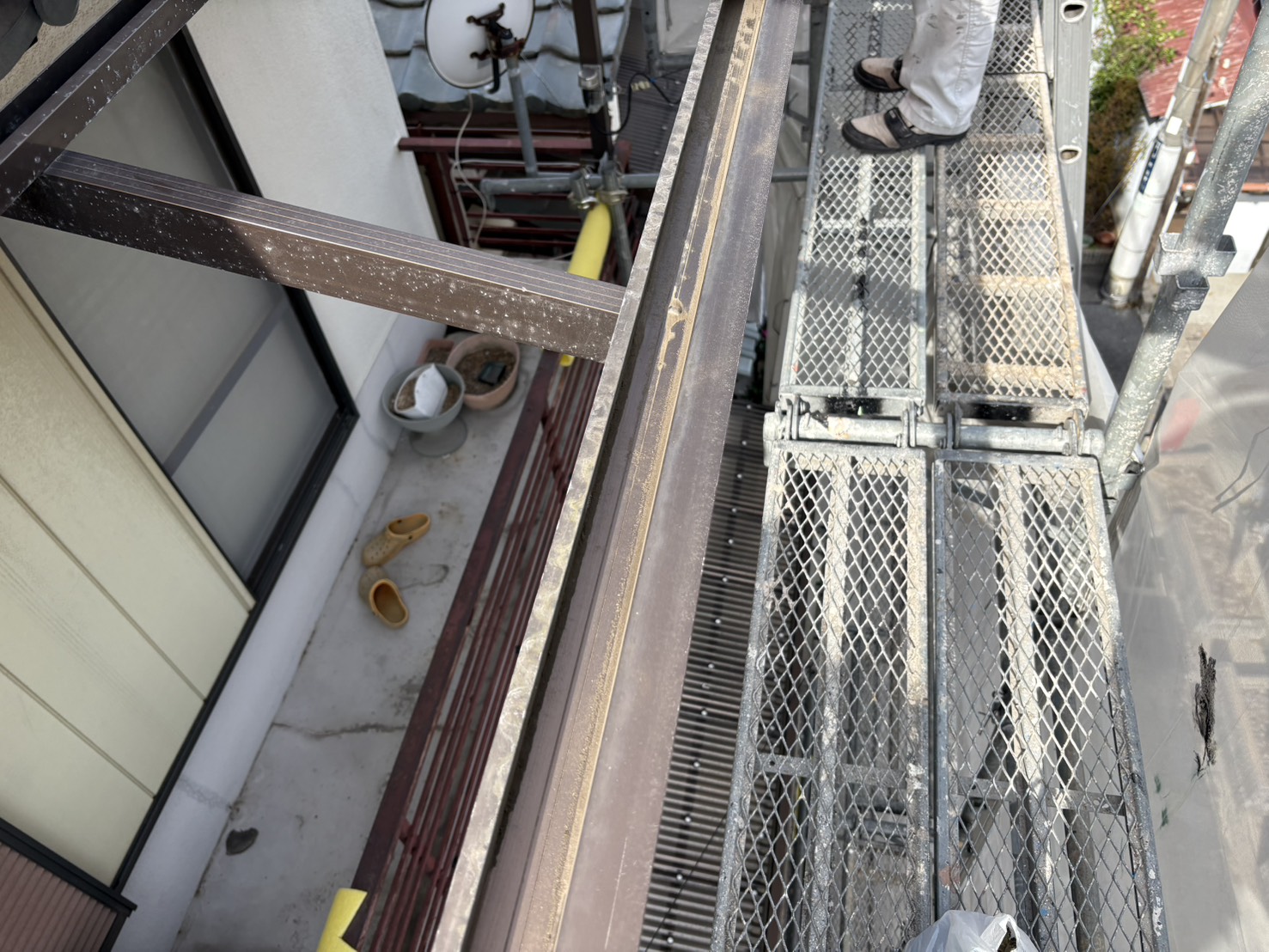 既存波板の撤去後、フレームの状態を確認