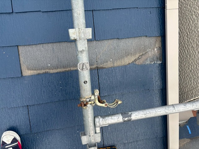 気仙沼市でケラバ付近の割れたスレート瓦を撤去