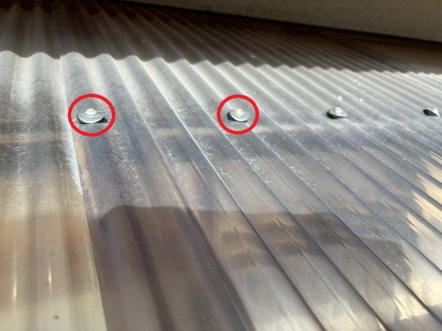 仙台市太白区　ポリカ波板を設置しているポリカフックが正常な位置に設置されてある