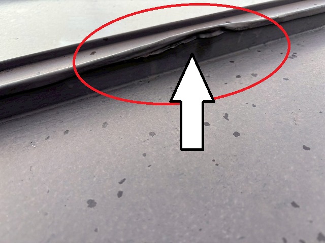 仙台市太白区　瓦棒屋根の勘合しているハゼがしっかりと嚙み合っていない