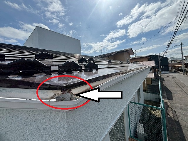 仙台市太白区　割れた軒曲りを以前コーキングで修理を行った様子
