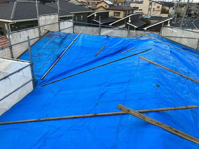 仙台市太白区既存の瓦を撤去した後の雨養生