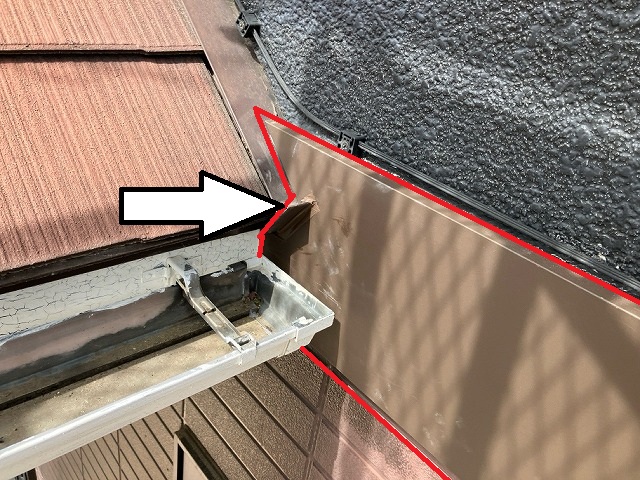 1階の屋根にぶつかっている部分の板金の加工