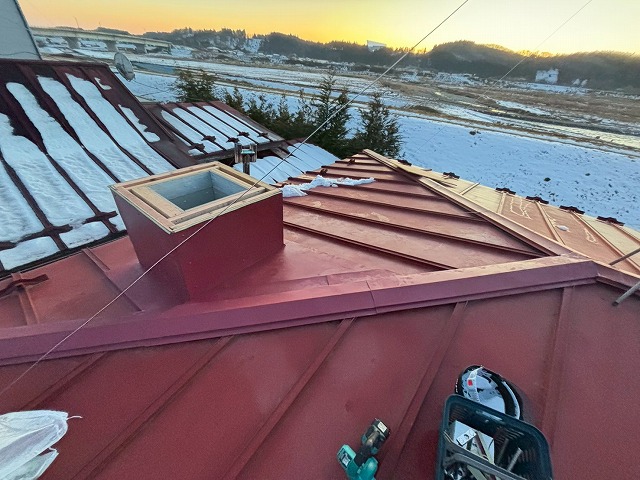 大崎市　煙突を新たに設置した屋根