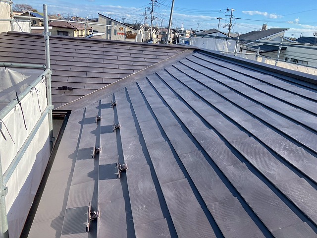 仙台市太白区瓦屋根から金属屋根へ葺替え工事を行い軽量化に成功