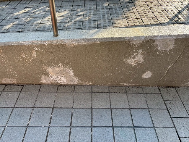 仙台市太白区　膨れた塗膜をケレンした様子