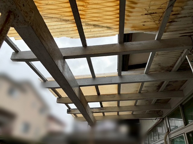 仙台市太白区-ポリカ波板交換工事-古いポリカ波板