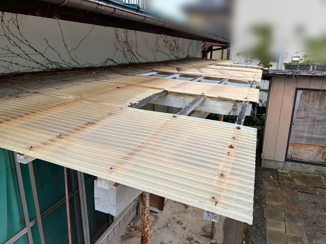 仙台市太白区-ポリカ波板交換工事-古いポリカ波板