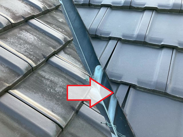 仙台市太白区 強風でズレた谷瓦を戻す