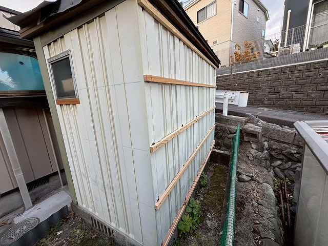 仙台市太白区 物置外壁カバー工事 外壁横胴縁取付け