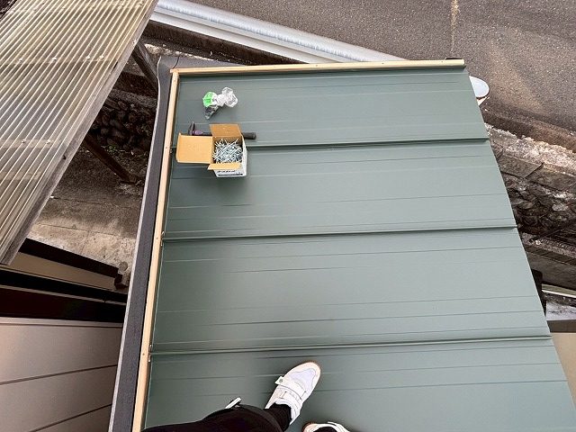 仙台市太白区 物置屋根カバー工事 屋根本体取り付け