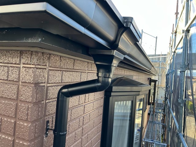 仙台市宮城野区 雨樋交換工事 竪樋、集水器、デンデン金具設置