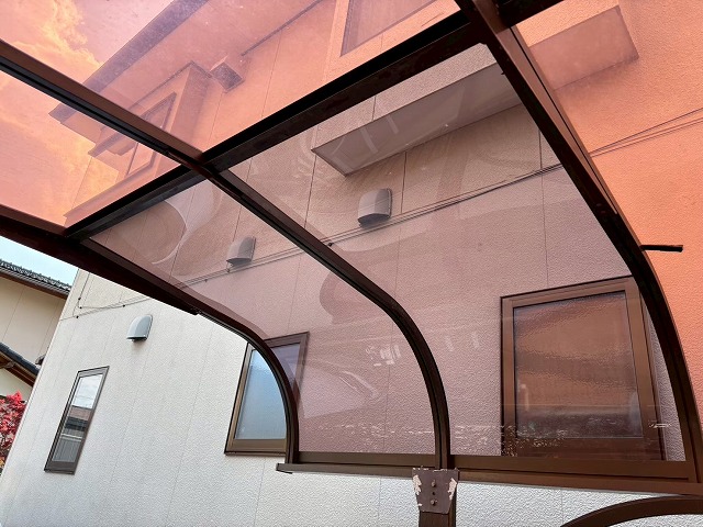 仙台市泉区 外れたパネルと凹んだパネルを交換