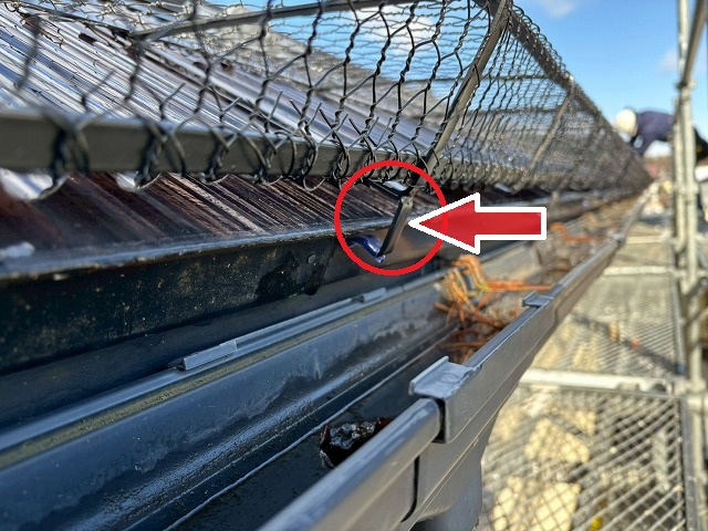 仙台市泉区-軒先はフックで固定