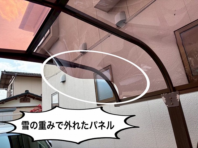 仙台市泉区 雪の重みで外れた駐車場のパネル