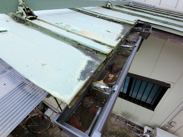 仙台市青葉区 雨樋 現地調査 水が溜まっている