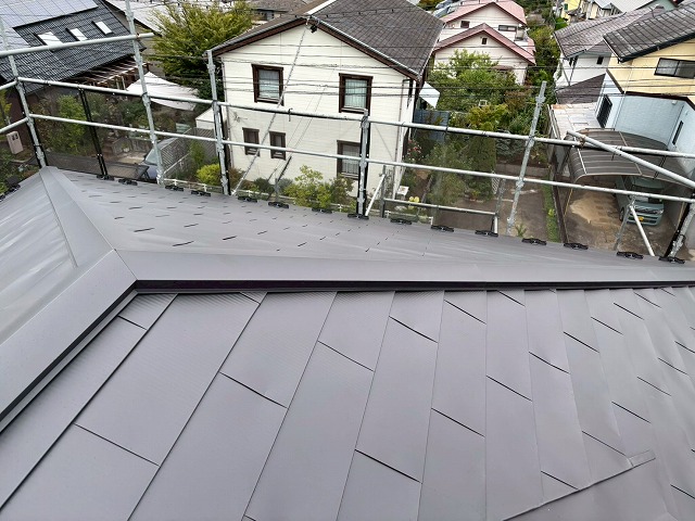 名取市 屋根カバー工事 棟板金設置