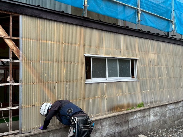 大崎市-外壁ポリカ波板交換工事