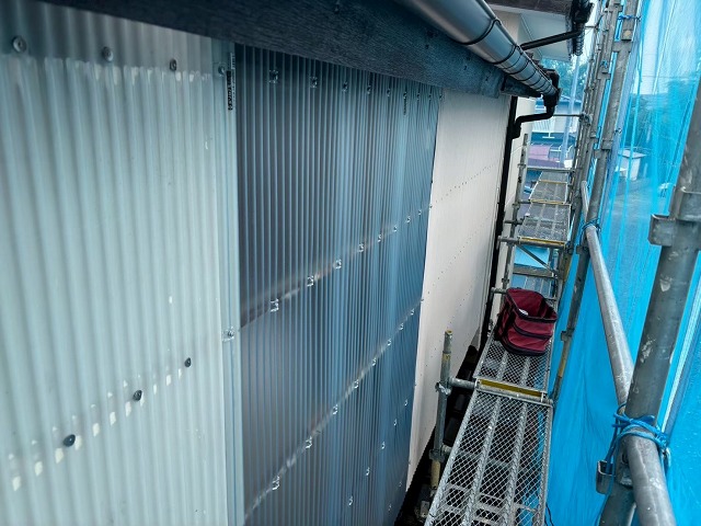 大崎市-外壁ポリカ波板交換工事