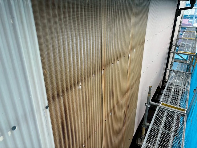 大崎市-外壁ポリカ波板交換工事