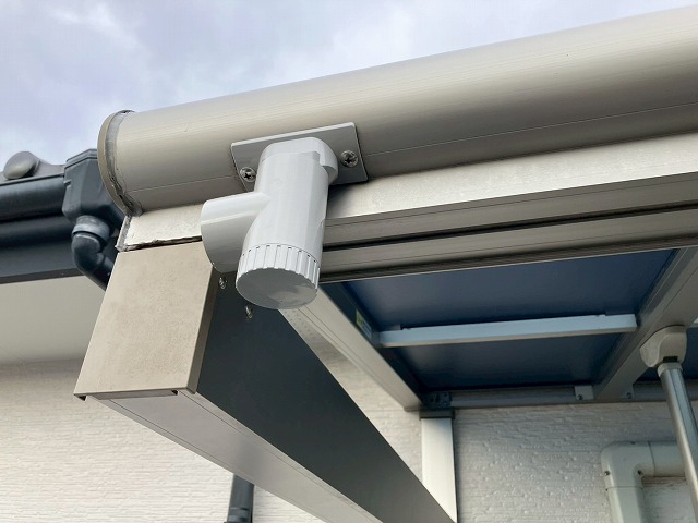 東松島市 バルコニー屋根雨樋交換工事 ドレン取付け