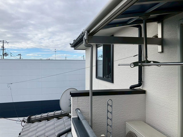 東松島市 バルコニー屋根雨樋交換工事 完工