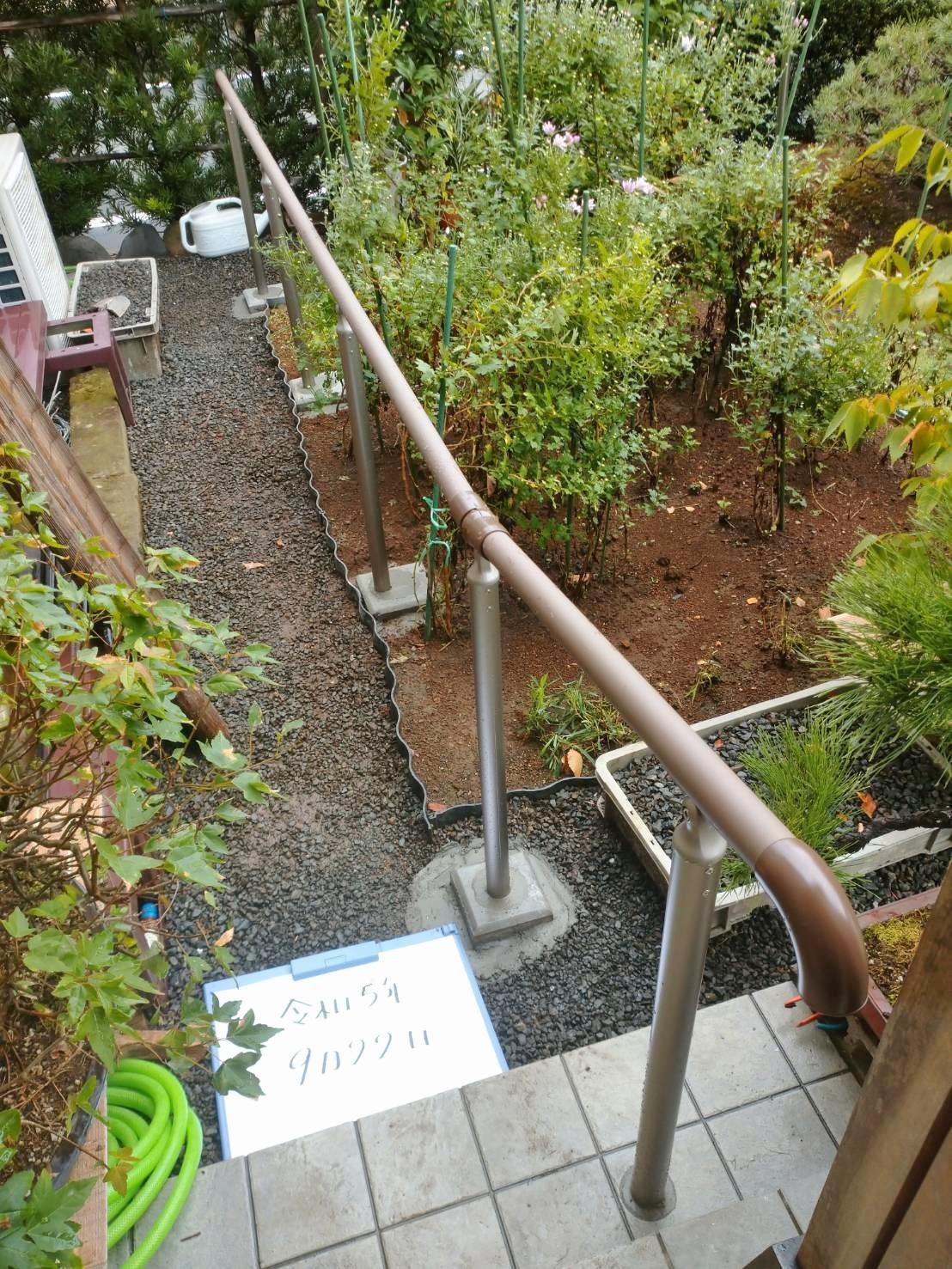 木造２階建て住宅で御高齢者用の手摺設置（バリアフリー）工事を行いました