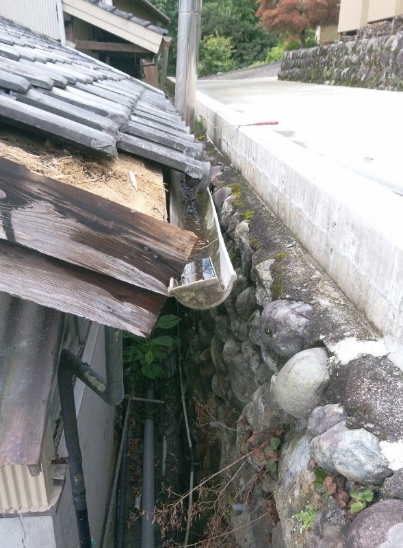 屋根瓦と雨樋の修理