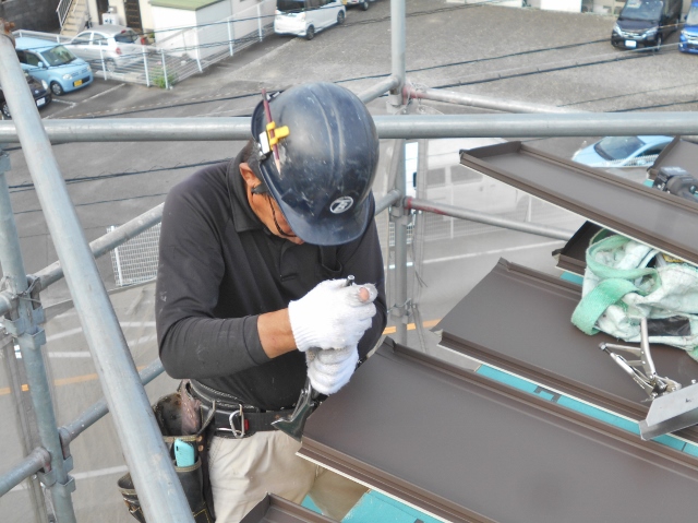 屋根工事・ガルバリウム鋼板葺き