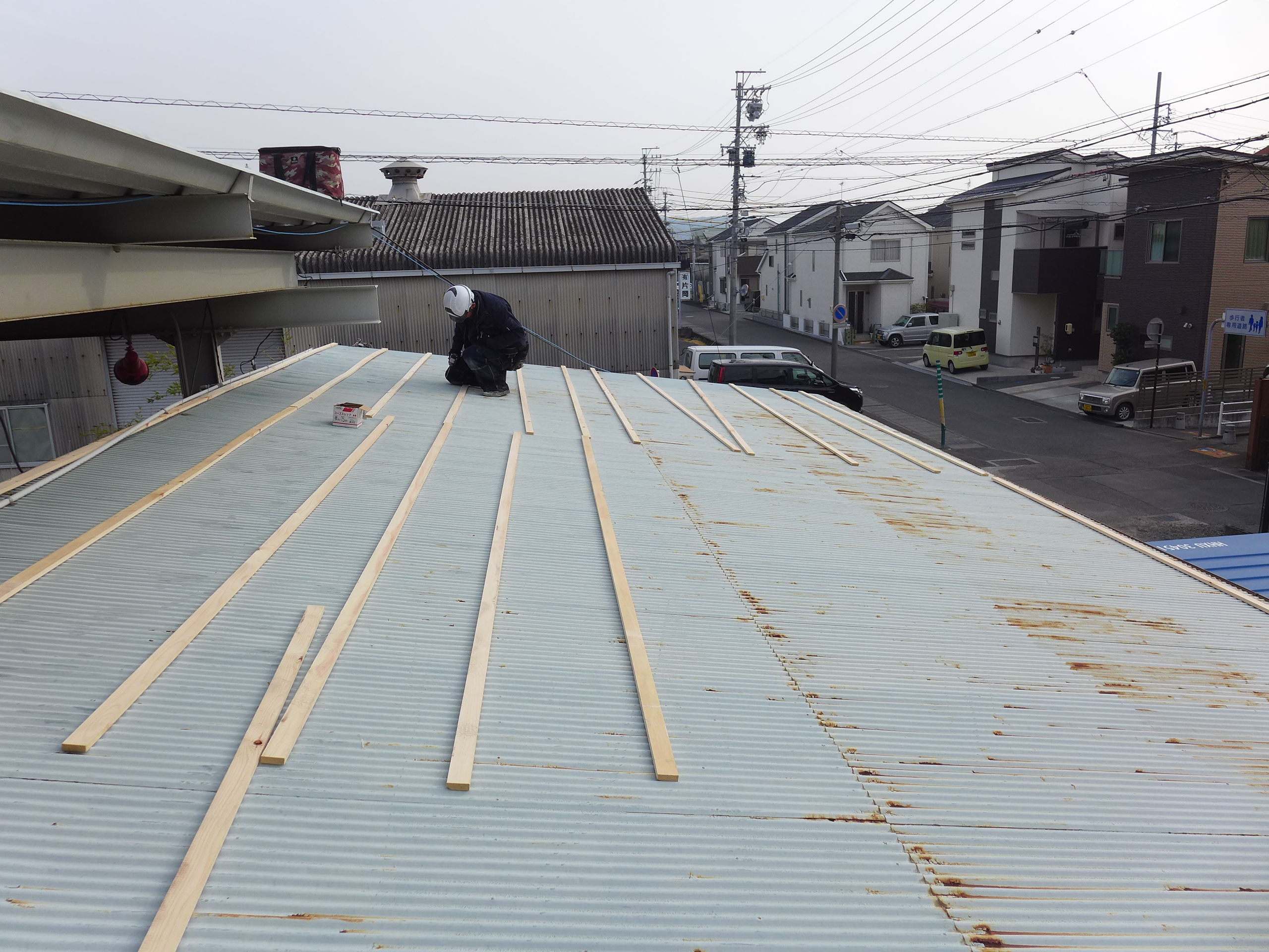 倉庫屋根カバー工法