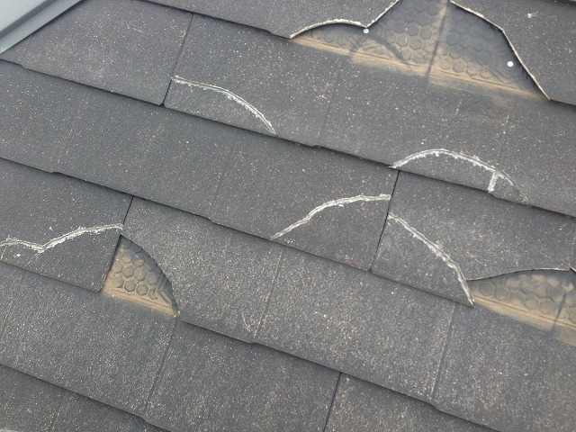 コロニアル屋根　ひび割れ