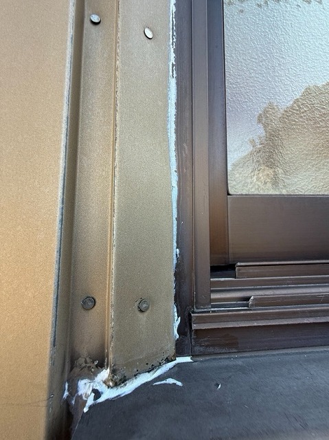 雨漏り　現場調査　コーキング切れ