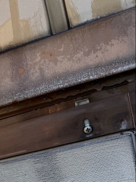 洗面所　雨漏り　現場調査　窓枠劣化