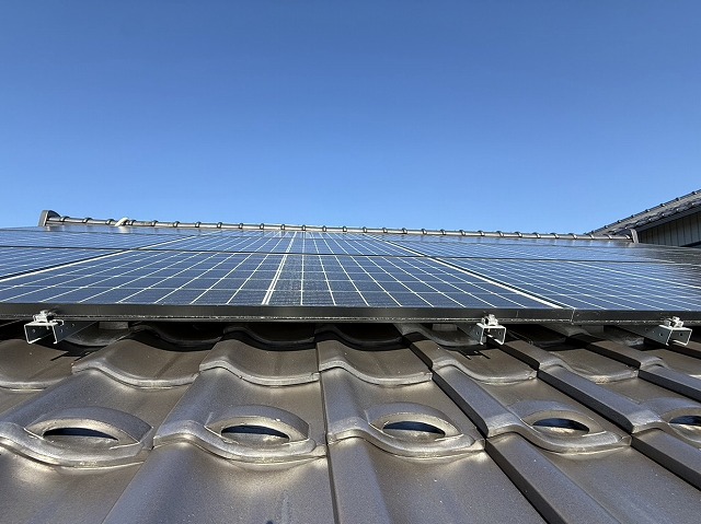 ゆきもちくん設置前　太陽光パネル瓦屋根