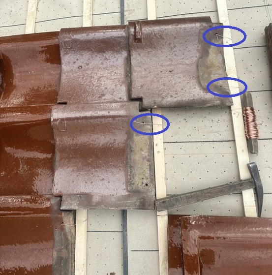 平瓦を瓦桟に固定