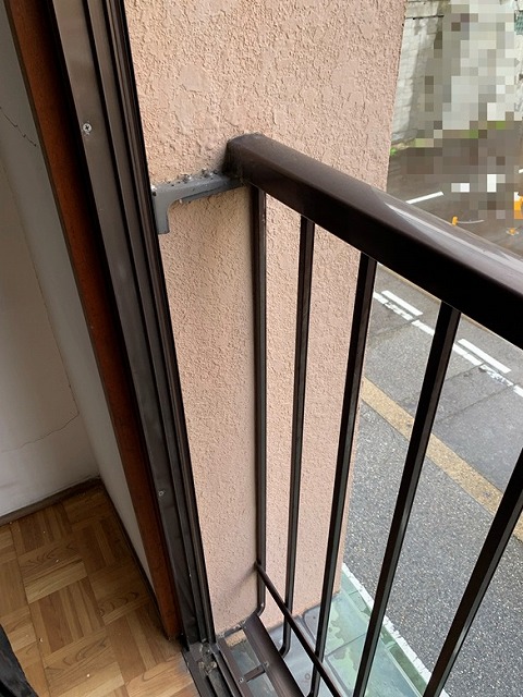 外壁　カバー工事　施工前　手すり