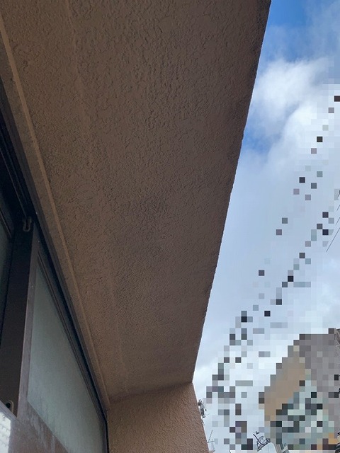 外壁　カバー工事　施工前　庇