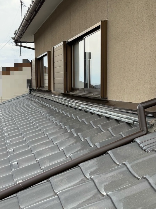 下屋根から雨漏り