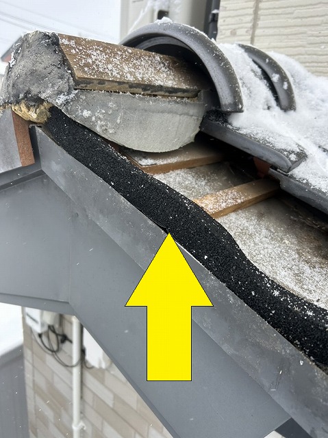 鳥入り込まないようスポンジ設置