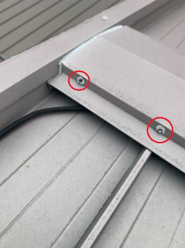 釘が浮いている箇所がたくさん見つかりました。