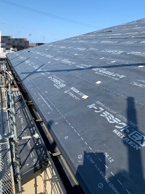 スレート屋根のリフォーム　防水シート　設置