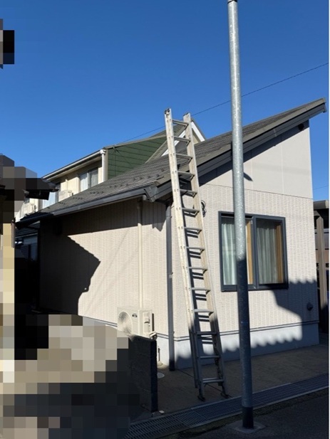 スレート屋根　剥がれている