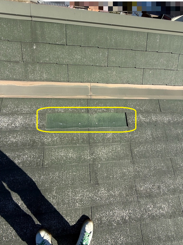 スレートが剥がれて落ちています