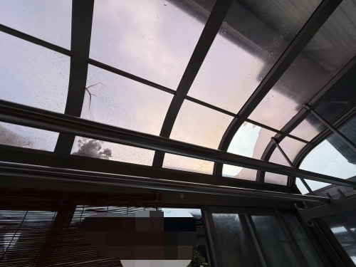 サンルーム屋根が割れています