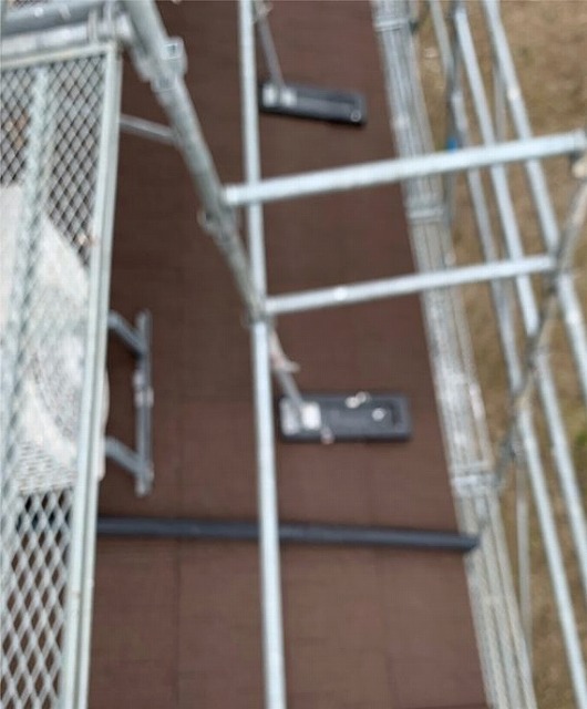 屋根全体に天然石付ガルバリウム鋼板