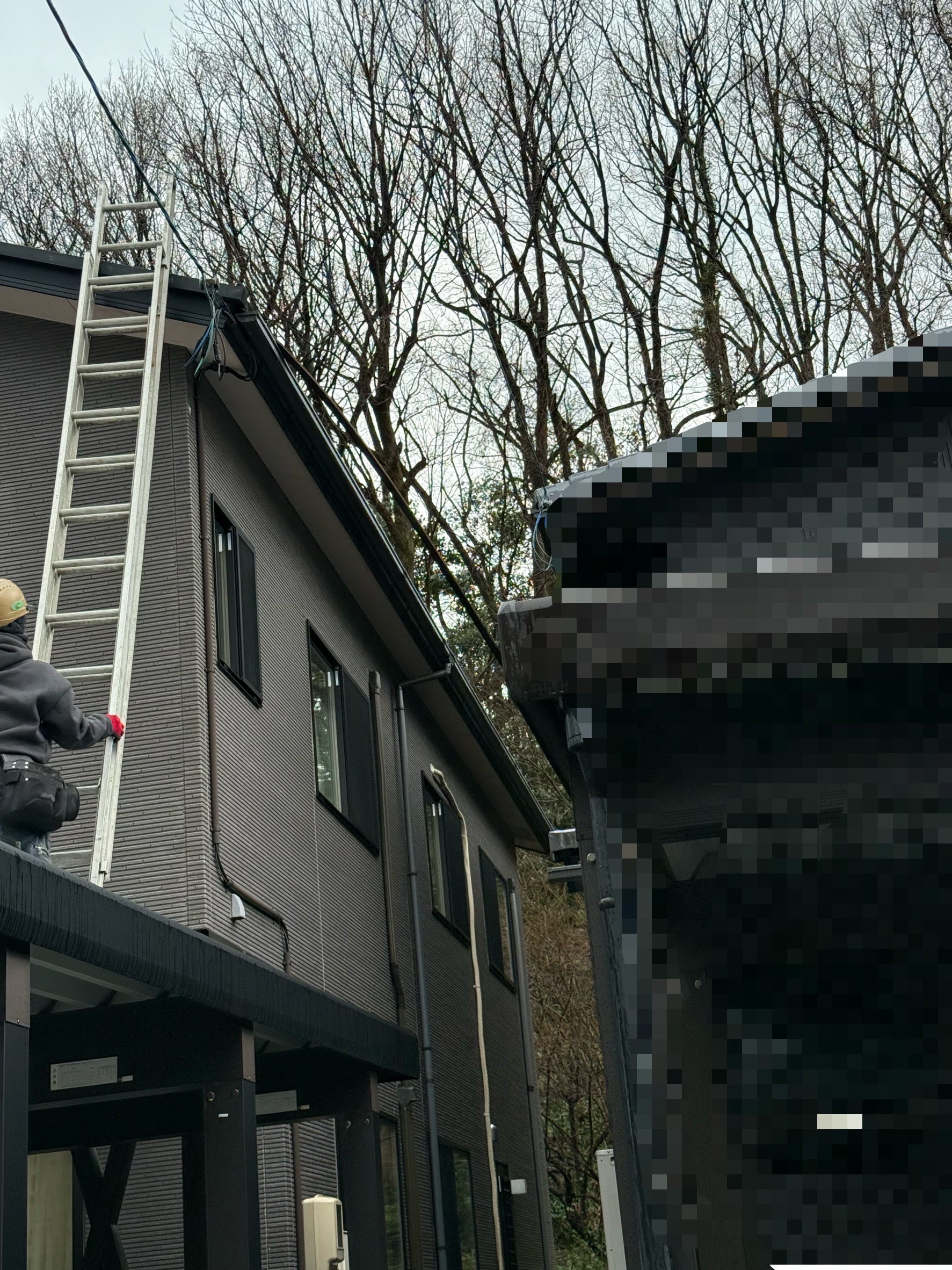 屋根から外れた部材